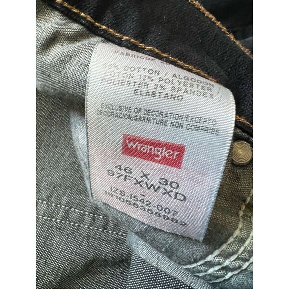 Wrangler Very Dark Blue Wash Relaxed Fit Straight Leg Jeans 46 x 30 - Picture 3 of 6